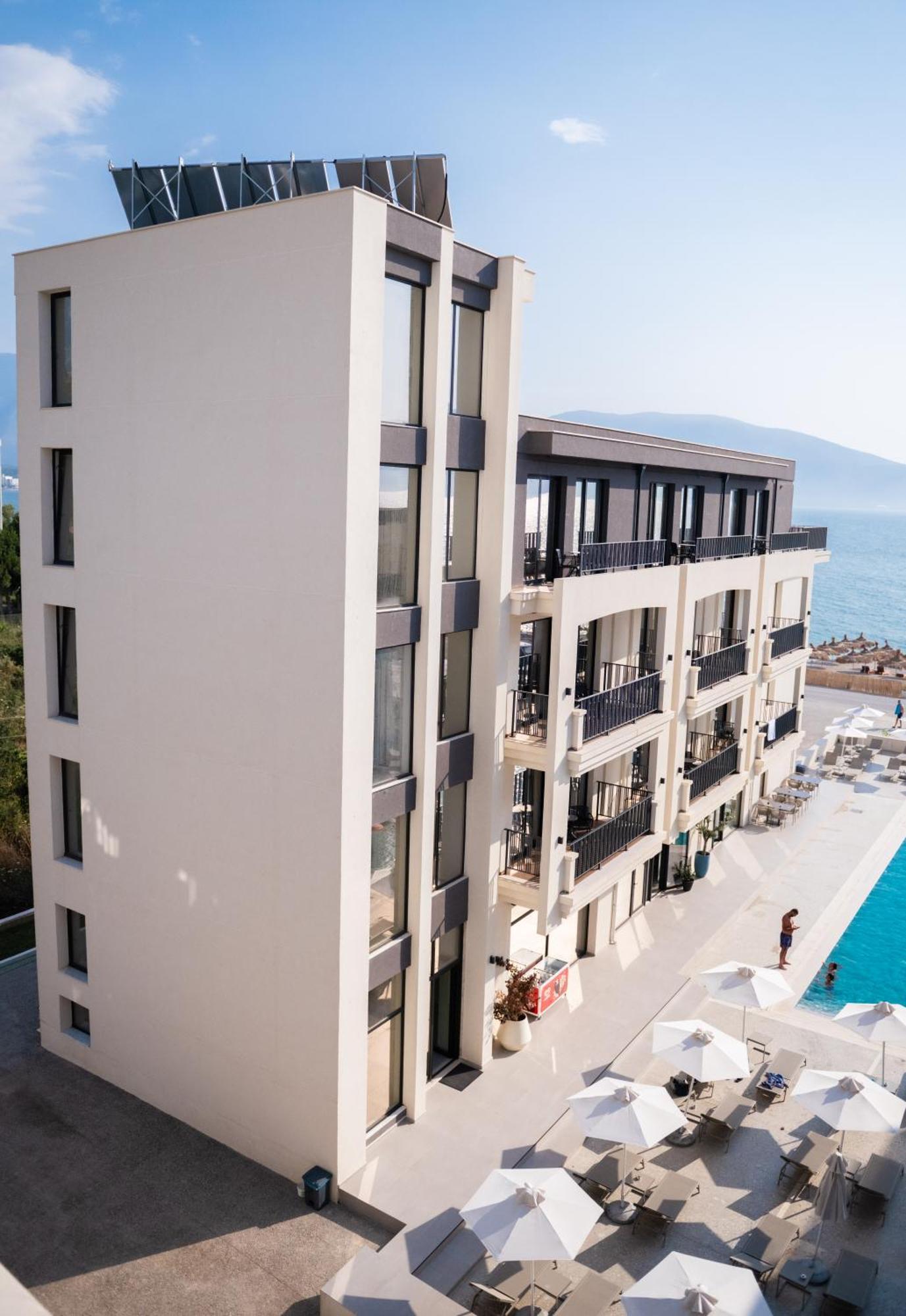 Jost Caravel Hotel Radhimë Exterior foto